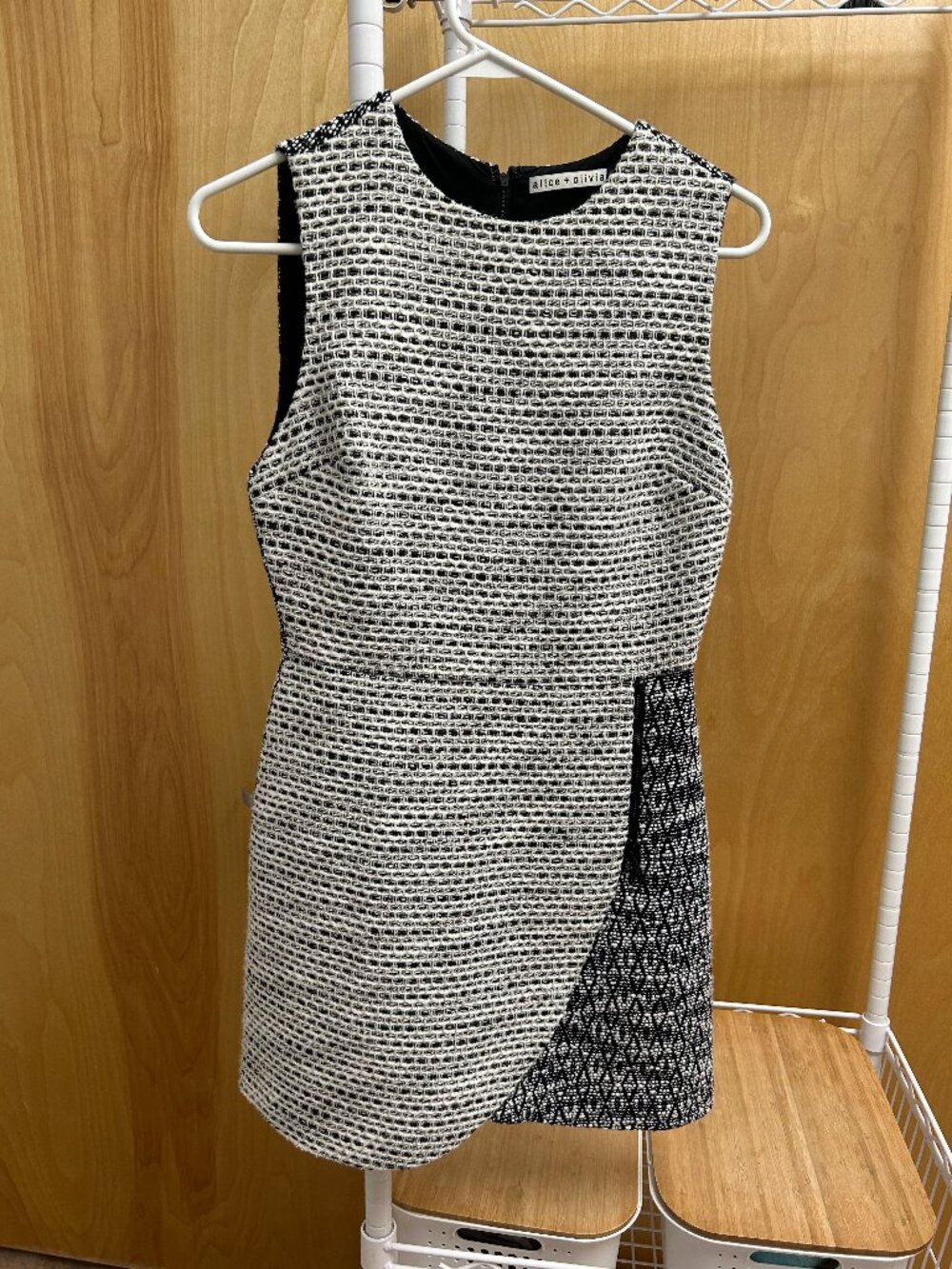 Alice + Olivia size 4 short black and off-white/cream dress